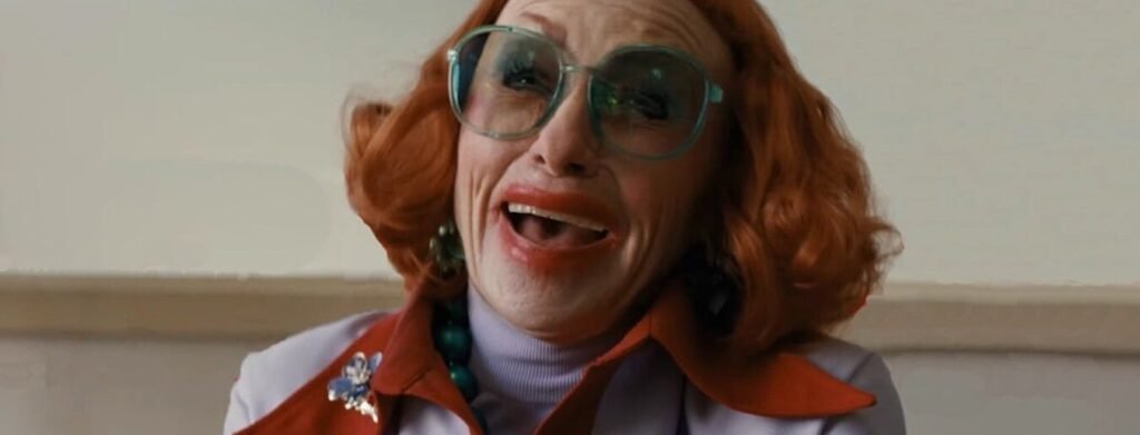 Tia Gladys de la película Weapons